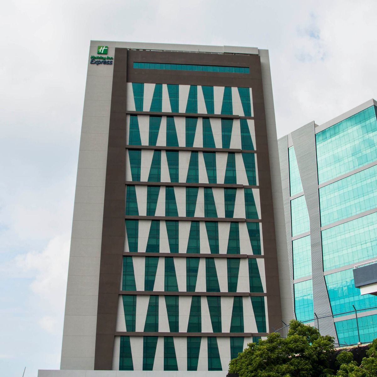 centro-empresarial-buenavista-hotel-holiday-inn.jpg